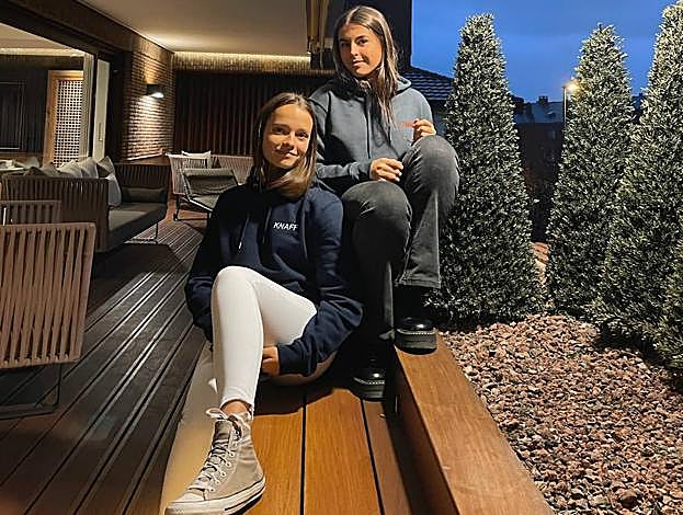 Mariana Atutxa y Adriana Ceniga, fundadoras de la firma solidaria 'Knaff'.