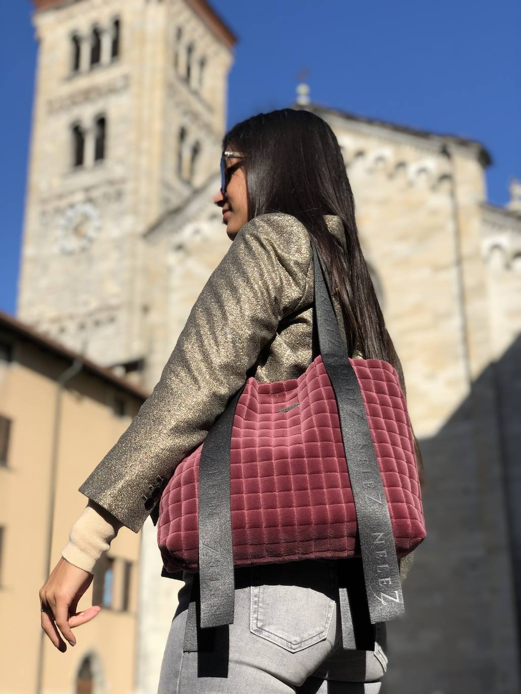 Fotos: Los bolsos que van a triunfar este invierno son de pelo y llegan desde Ondarroa