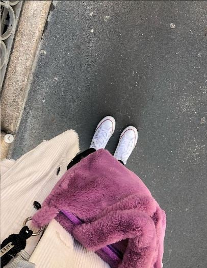 Fotos: Los bolsos que van a triunfar este invierno son de pelo y llegan desde Ondarroa