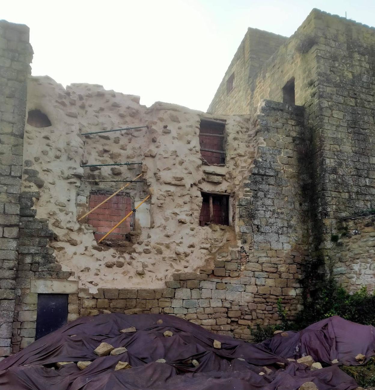 El mortero aplicado al paño derrumbado debe fraguar durante un mes. 