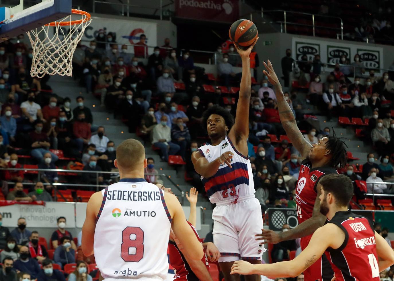 Fotos: Las mejores imágenes del Zaragoza - Baskonia