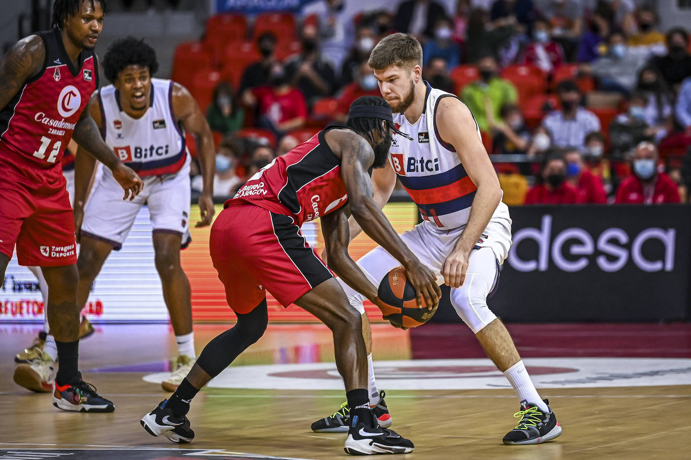 Fotos: Las mejores imágenes del Zaragoza - Baskonia