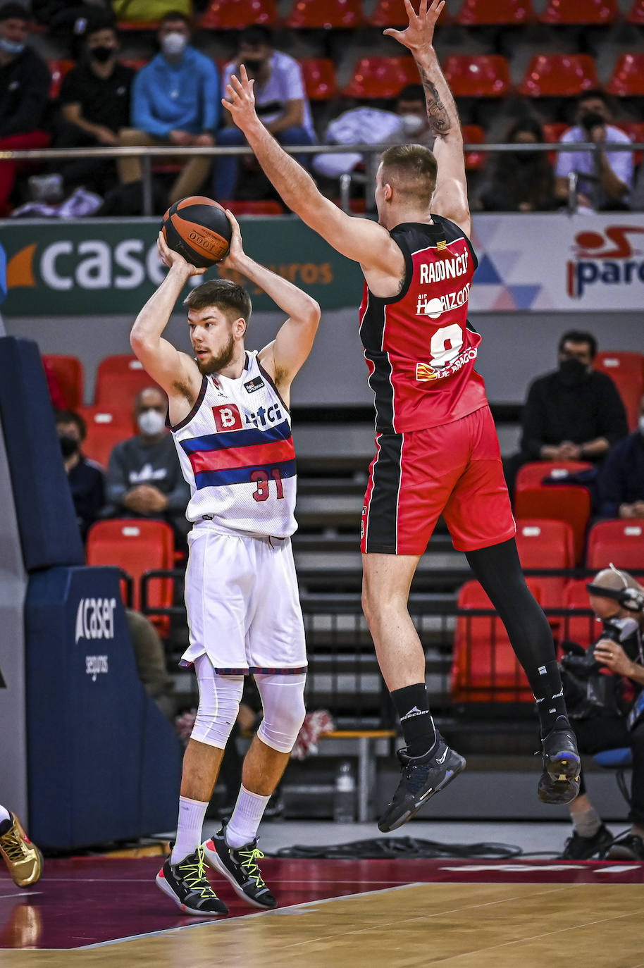 Fotos: Las mejores imágenes del Zaragoza - Baskonia