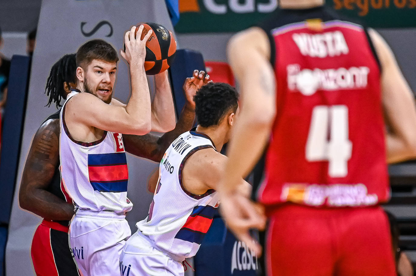 Fotos: Las mejores imágenes del Zaragoza - Baskonia