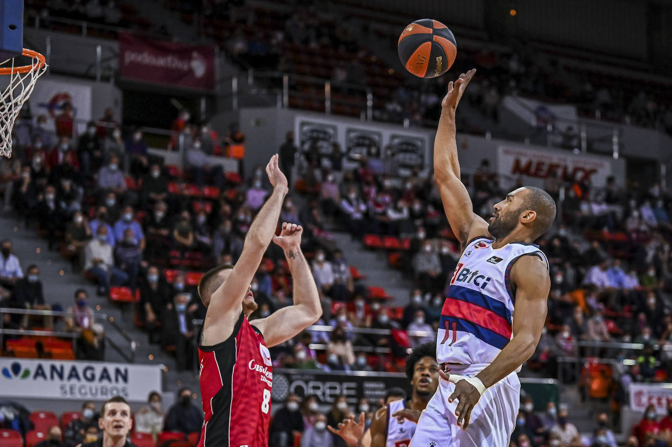 Fotos: Las mejores imágenes del Zaragoza - Baskonia