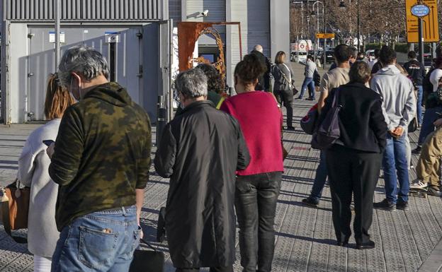 Sánchez justifica las cuarentenas de siete días para «equilibrar» salud y economía 