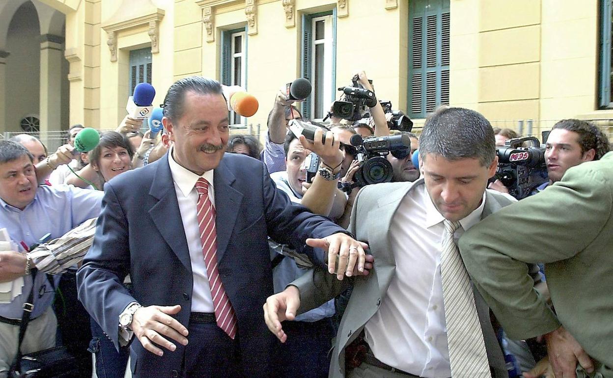 Julián Muñoz seguirá los pasos de Rociito en un documental El Correo