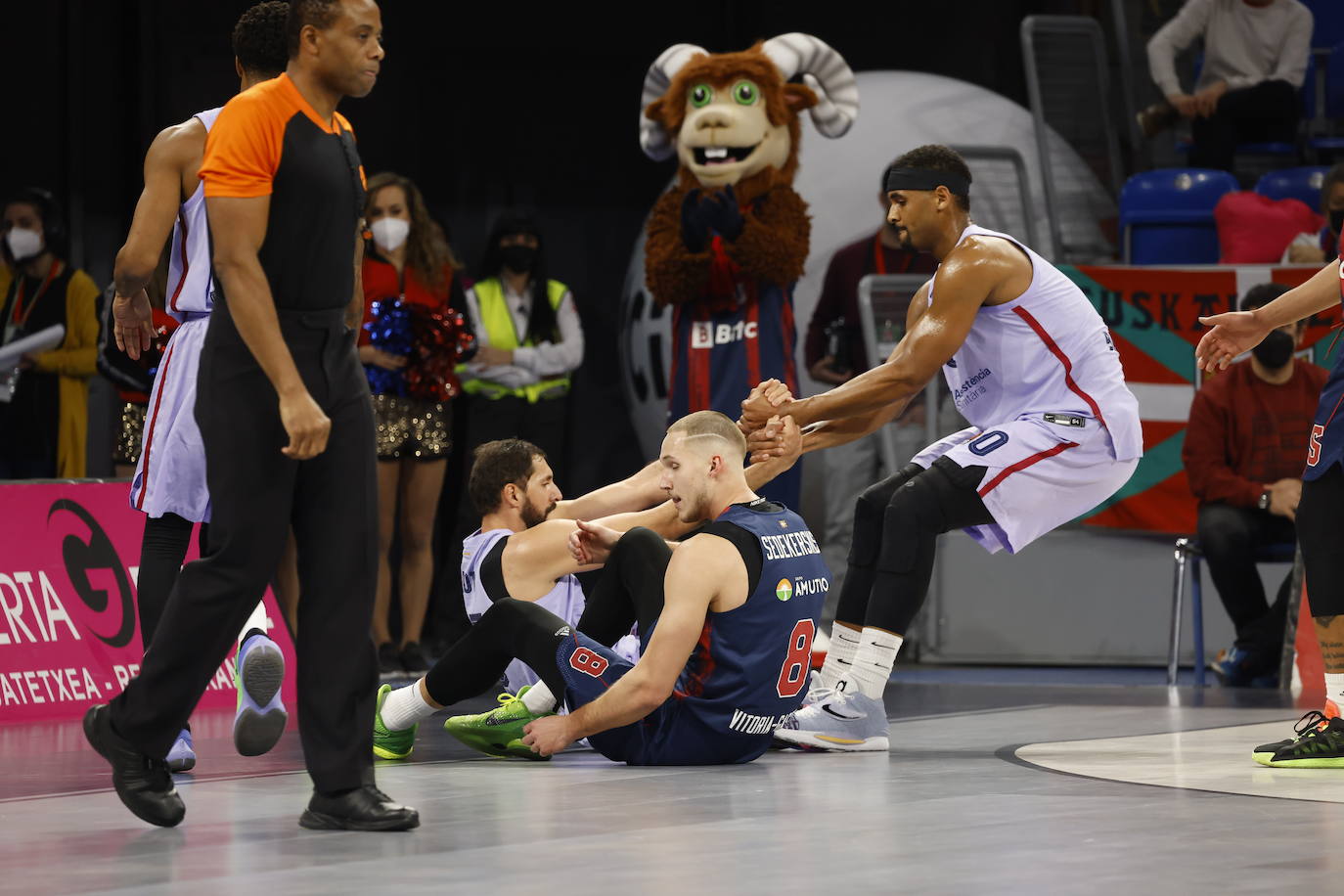 Fotos: Las mejores imágenes del Baskonia - Barça