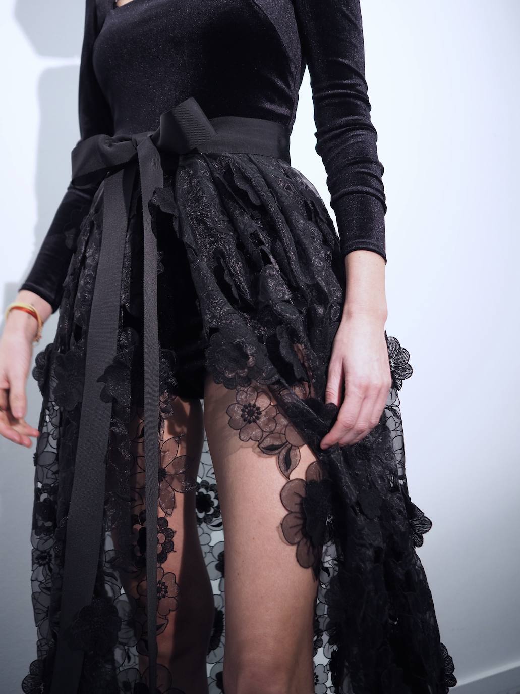 Fotos: Ana Urrutia con esmoquin y Ane Ibarzabal con &#039;body&#039;: sus diseños vizcaínos en las campanadas de ETB2