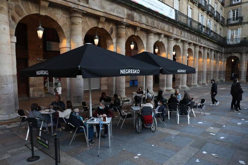 Fotos: Poco tardeo y absoluta tranquilidad en Bilbao horas antes de la Nochevieja