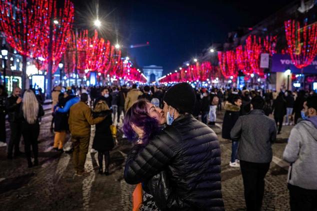 Los Campos Elíseos de París, escenario de la despedida del año.