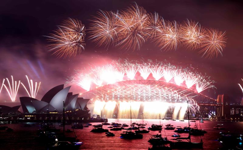 Los habitantes de Australia han sido primeros del mundo en celebrar la llegada de 2022, los tradicionales espectáculos de fuegos artificiales en la Ópera de Sídney.