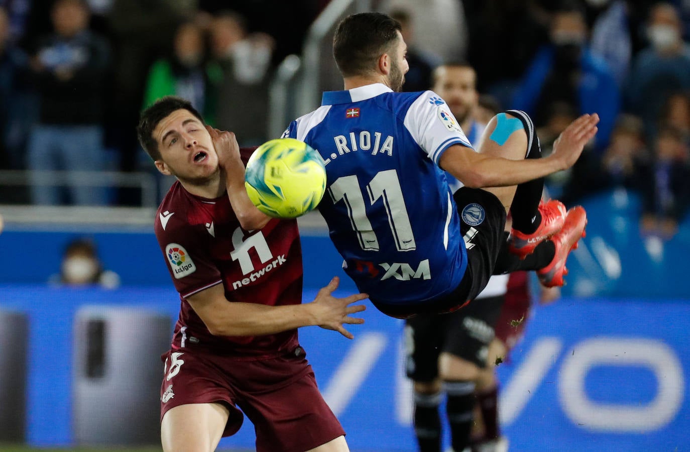 Fotos: Las mejores imágenes del derbi Alavés-Real Sociedad