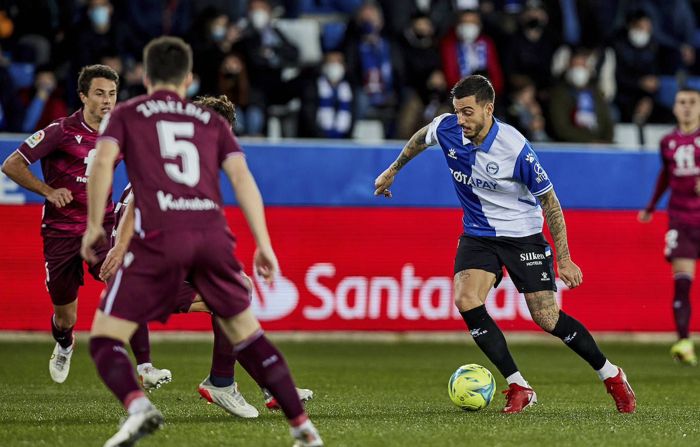 Fotos: Las mejores imágenes del derbi Alavés-Real Sociedad