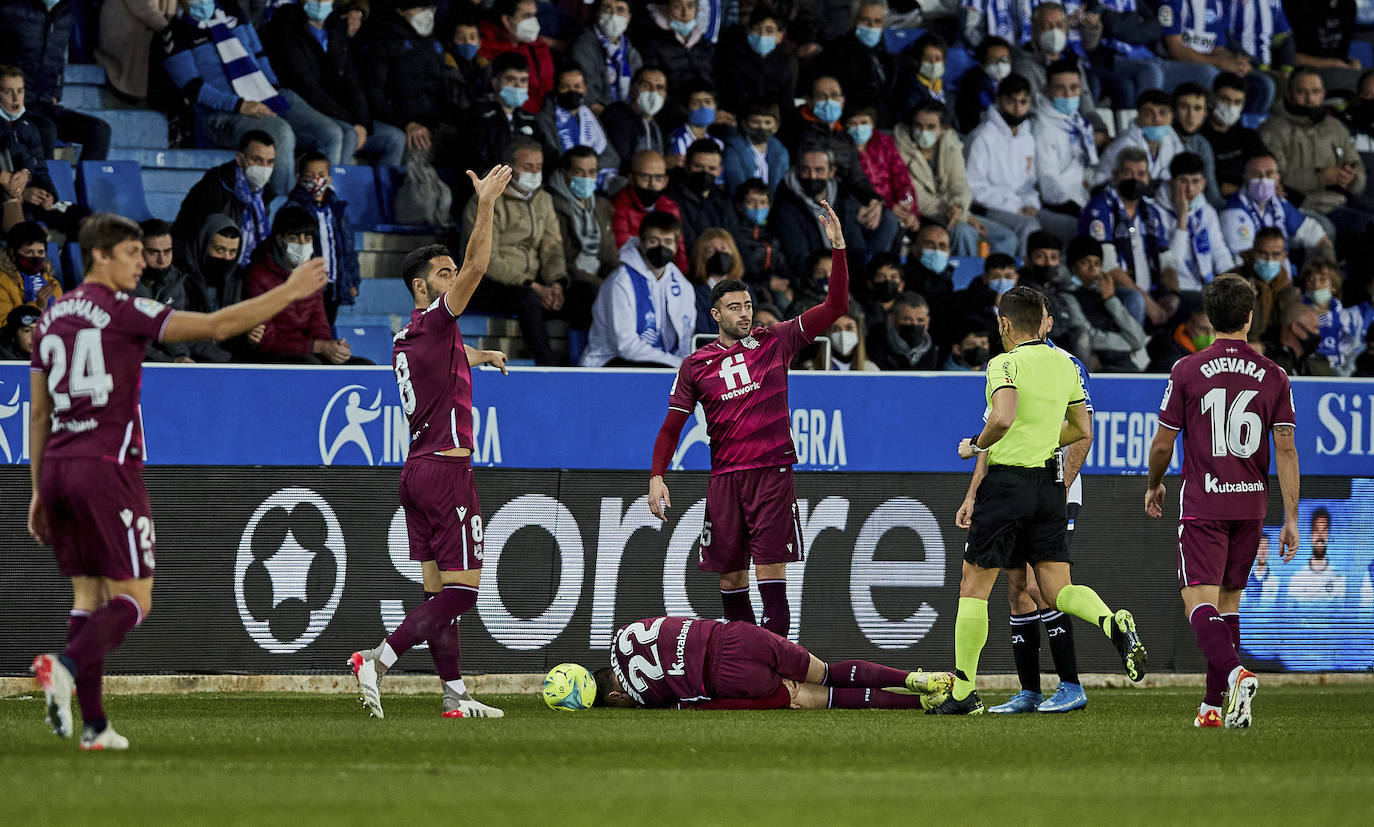 Fotos: Las mejores imágenes del derbi Alavés-Real Sociedad