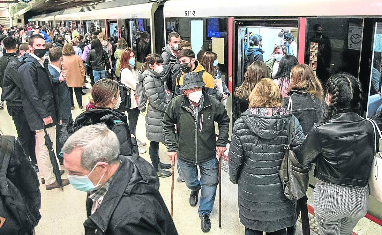 El incremento en las tarifas del metro no será efectivo hasta, al menos, el 24 de enero. 