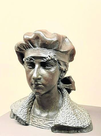 Busto de su hija en bronce. 