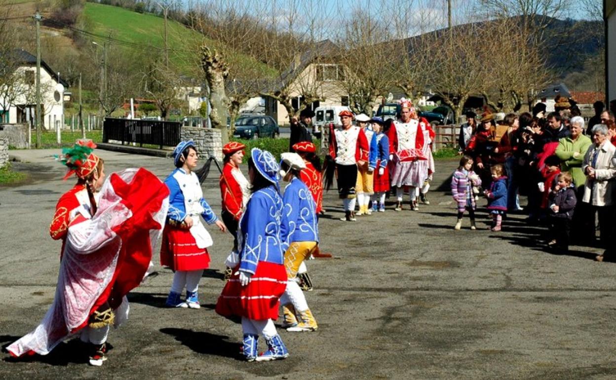 Maskaradak Zuberoako neguko inauteriak dira. 