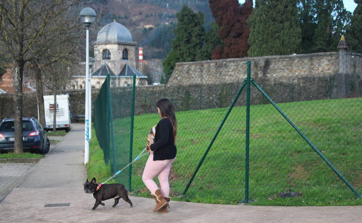 Llodio solo cuenta con una zona vallada de esparcimiento canino en el barrio de Latiorro. 