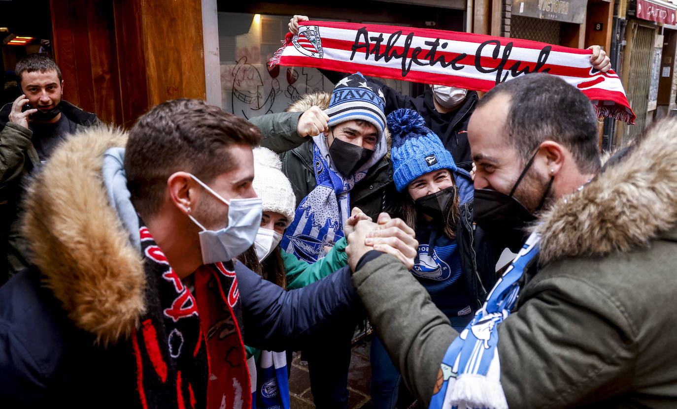 Fotos: Ambiente previo al Alavés - Athletic en el Casco Viejo de Vitoria