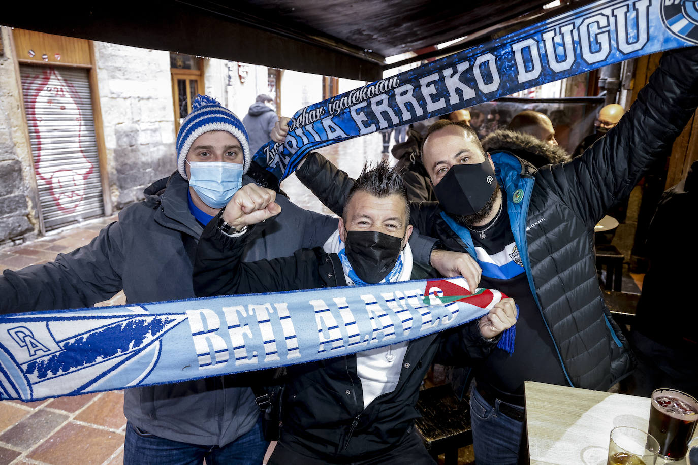 Fotos: Ambiente previo al Alavés - Athletic en el Casco Viejo de Vitoria