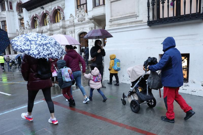 Fotos: Vuelta al colegio en Bizkaia tras las navidades