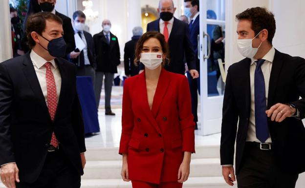 Alfonso Fernández Mañueco, Isabel Díaz Ayuso y Teodoro García Egea en el desayuno informativo de este lunes.