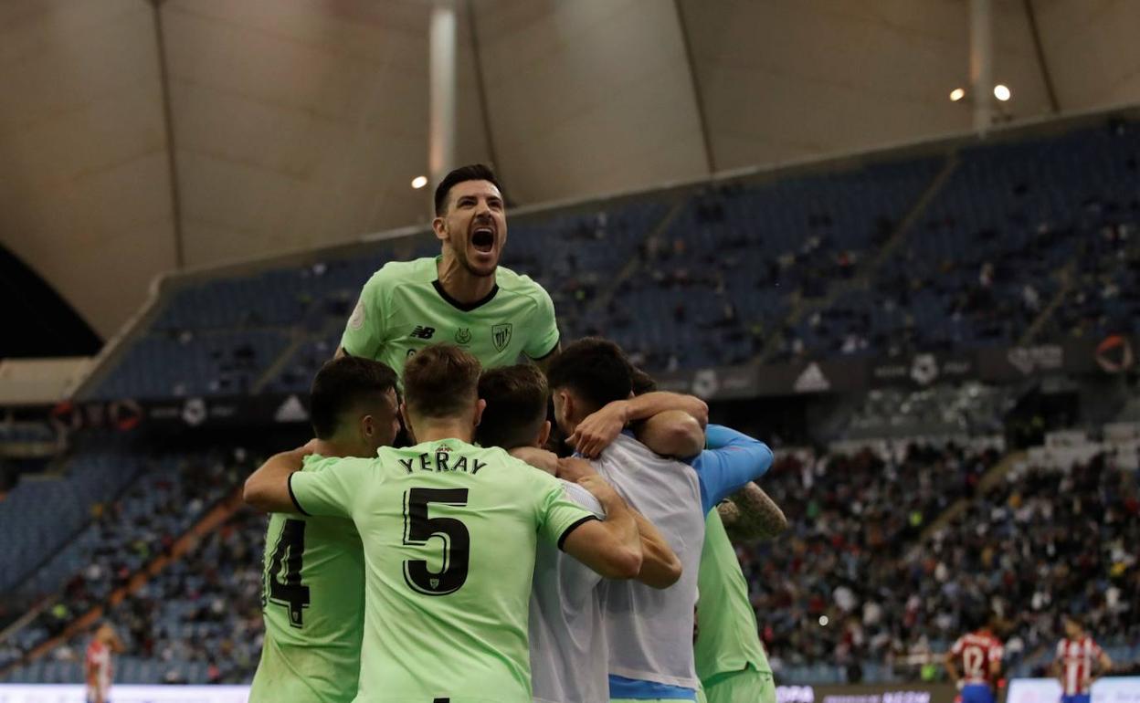 Espinillera de oro para Nico Williams