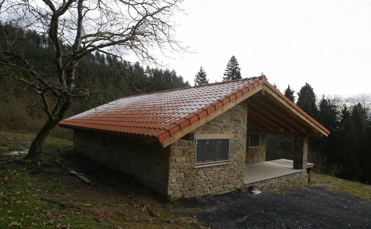 La casa del gaurda de Izarza se propone como centro ambiental. 