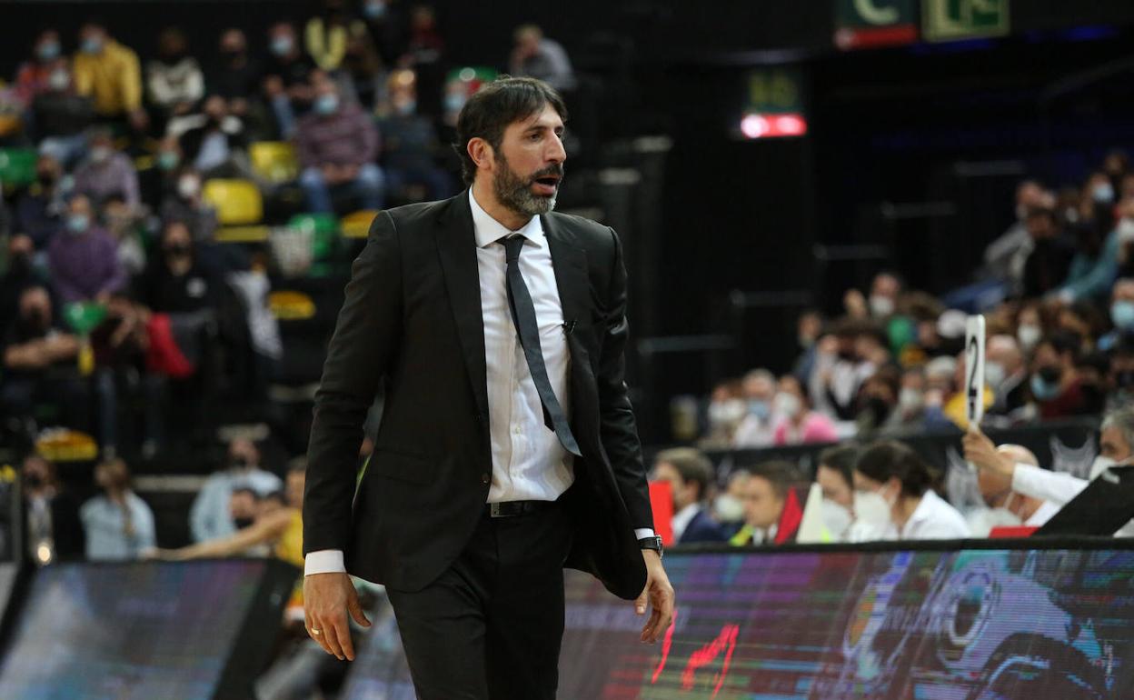 Álex Mumbrú durante un partido.