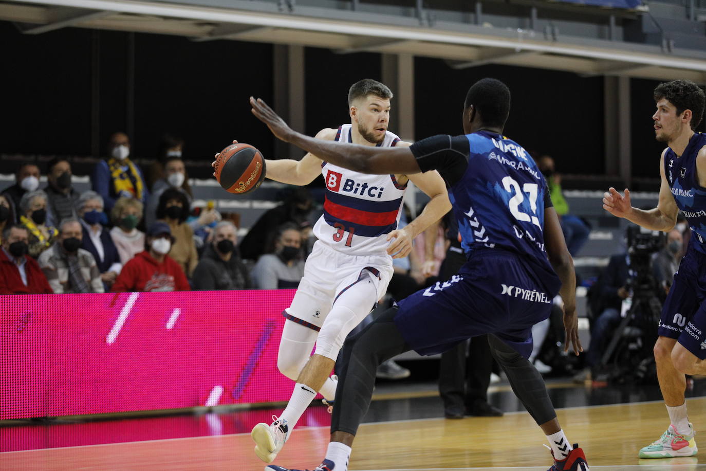 Fotos: Las mejores imágenes del Andorra - Baskonia