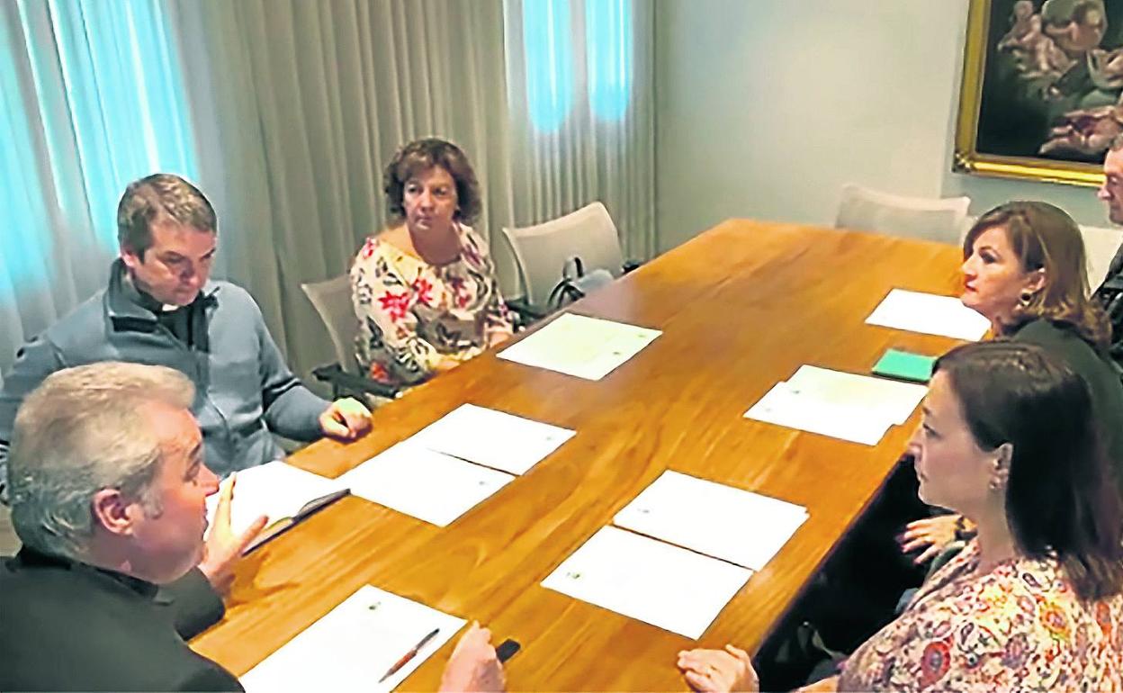 Imagen de la comisión antiabusos en julio de 2019, cuando Mario Iceta era obispo de Bilbao.