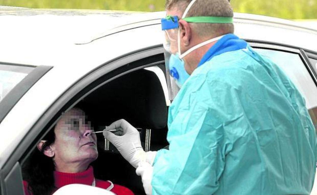 Osakidetza advierte que no realizará PCR para el pasaporte covid