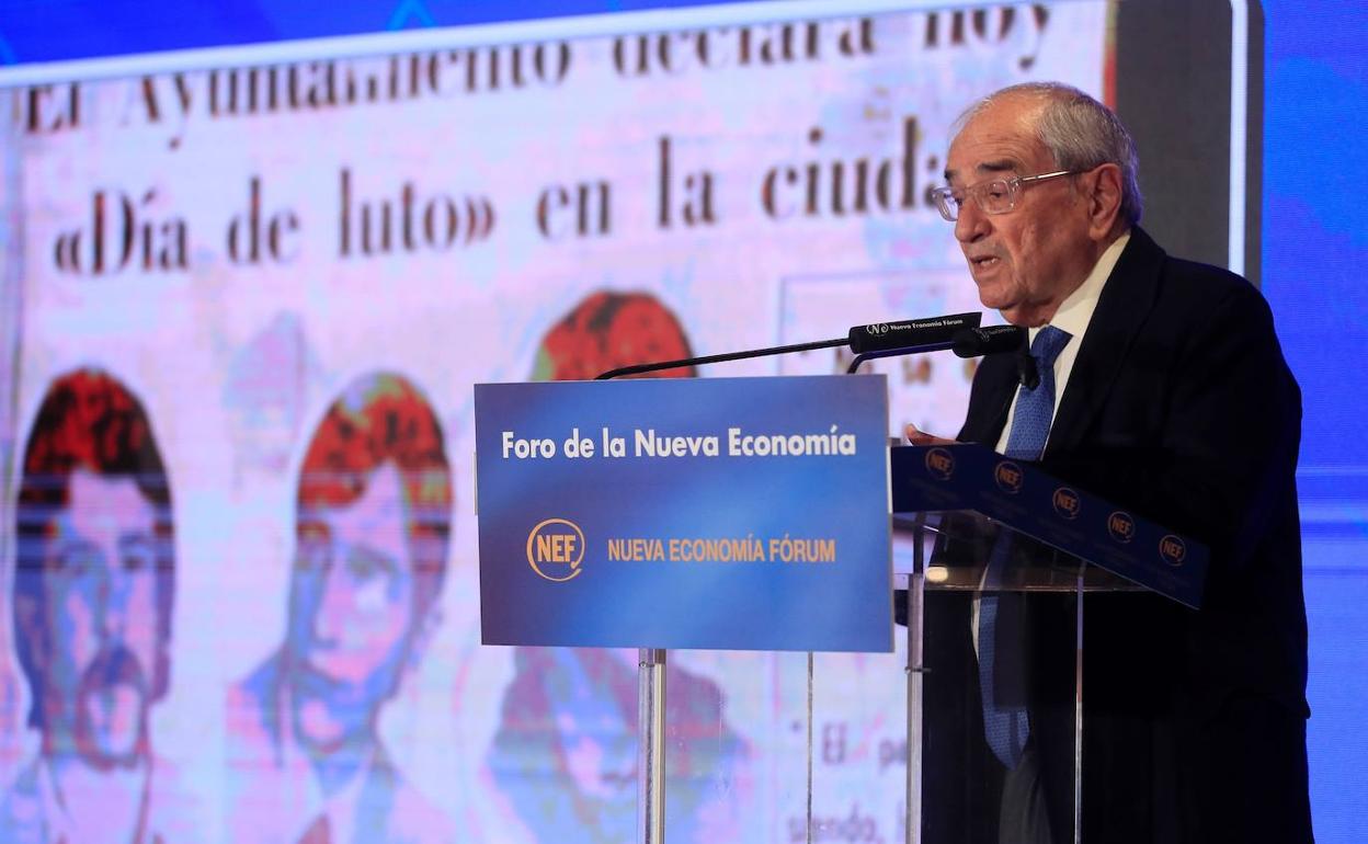 El ex ministro del Interior, Rodolfo Martín Villa, este lunes en el desayuno informativo del Fórum Europa.