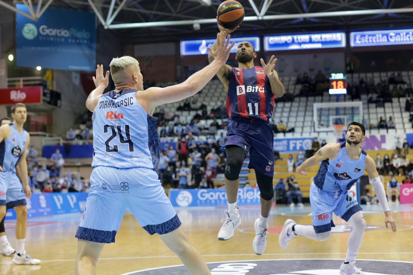 Fotos: Las mejores imágenes del Breogán - Baskonia