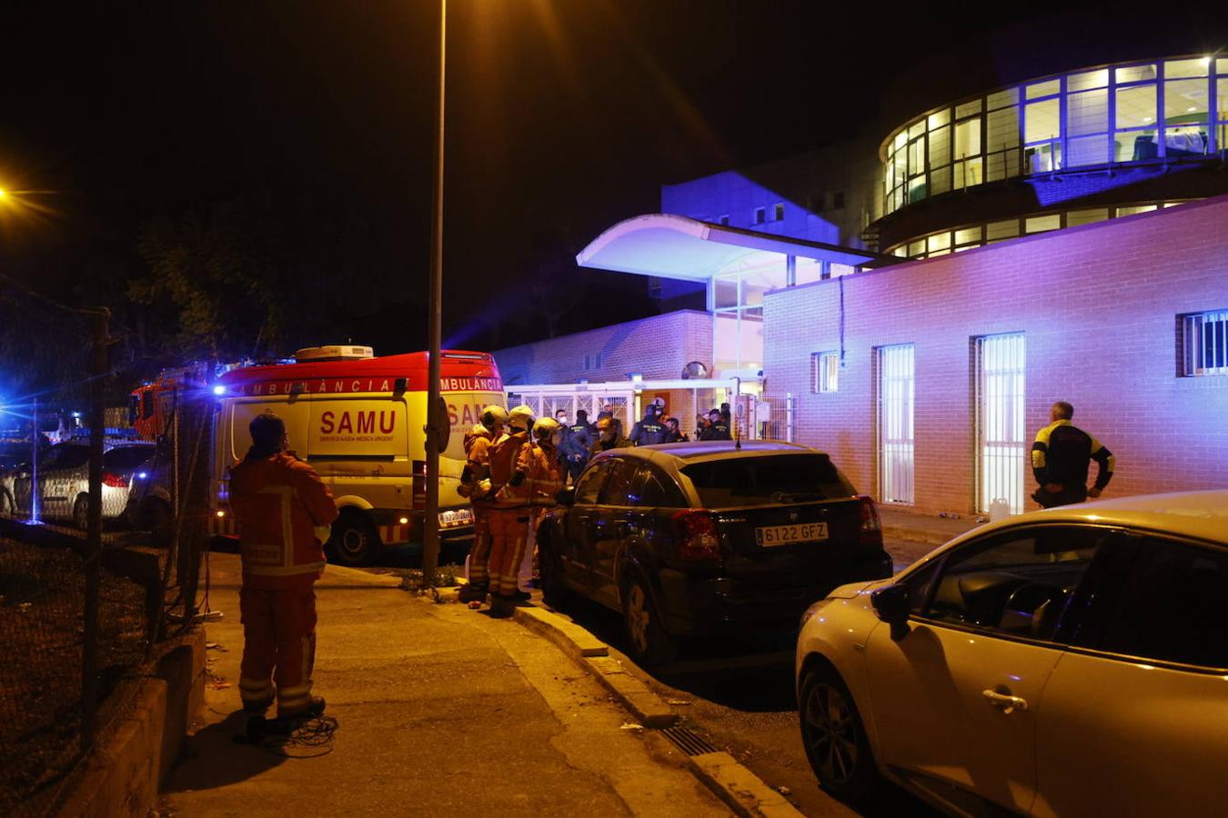 Cuando los primeros policías y guardias civiles llegaron a la residencia, algunos de los ancianos pedían auxilio y las llamas se habían extendido ya por una habitación.