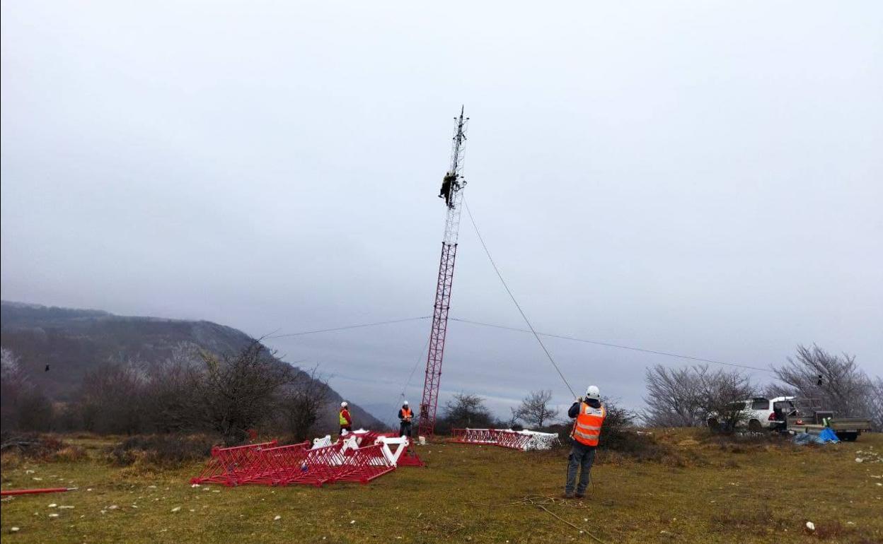 La torre de medición se instaló en mayo y no ha logrado permiso para un año más.