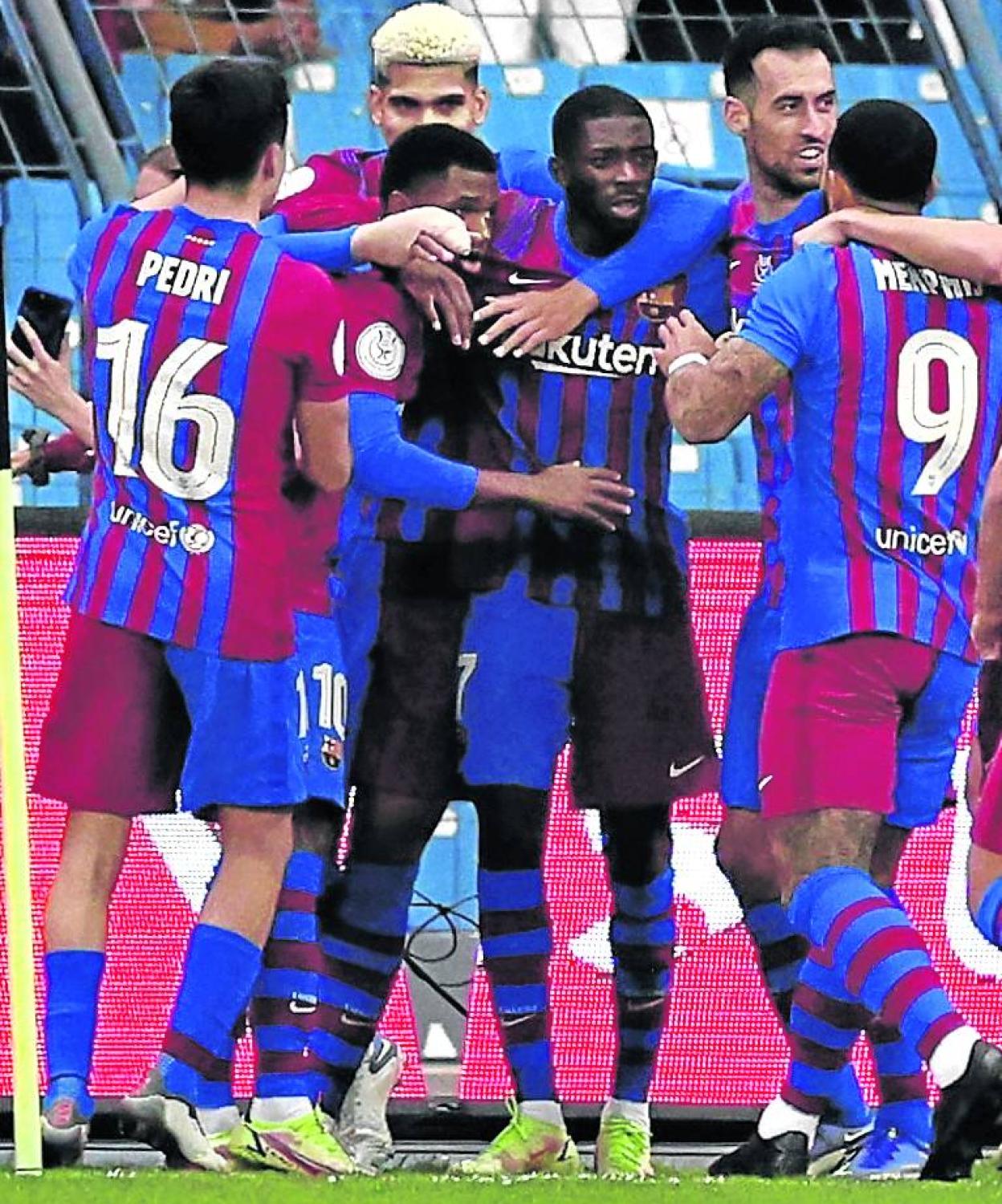 Jugadores del Barça celebran el gol de Ansu Fati en la Supercopa. 