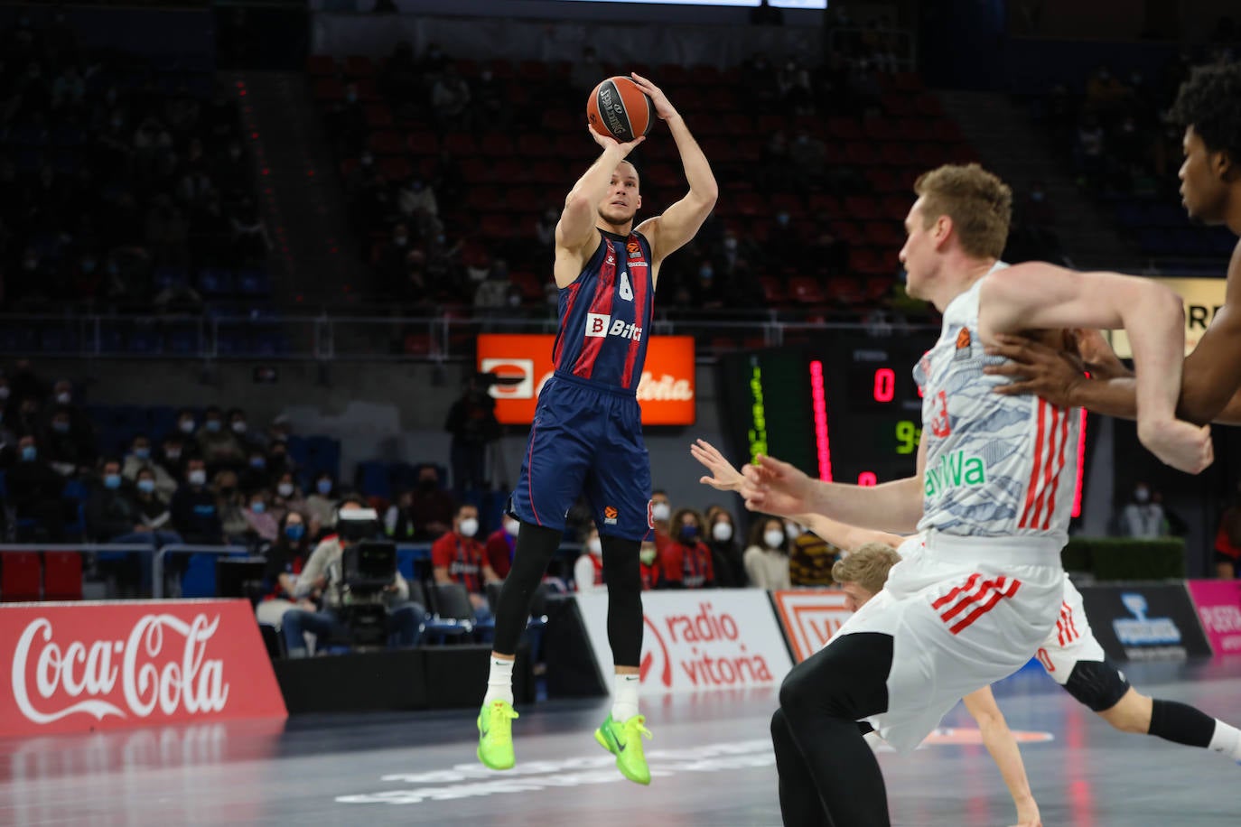 Fotos: Las imágenes del Baskonia - Bayern