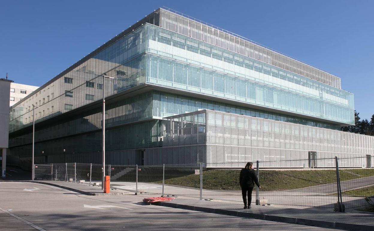 Vista exterior del nuevo edificio del HUA ubicado en Txagorritxu. 