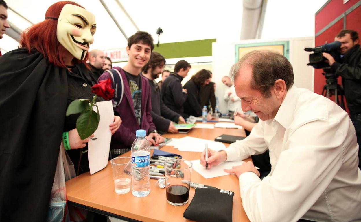 La última firma en el País Vasco de Lloyd fue en 2009 en el Salón del Cómic de Getxo. 