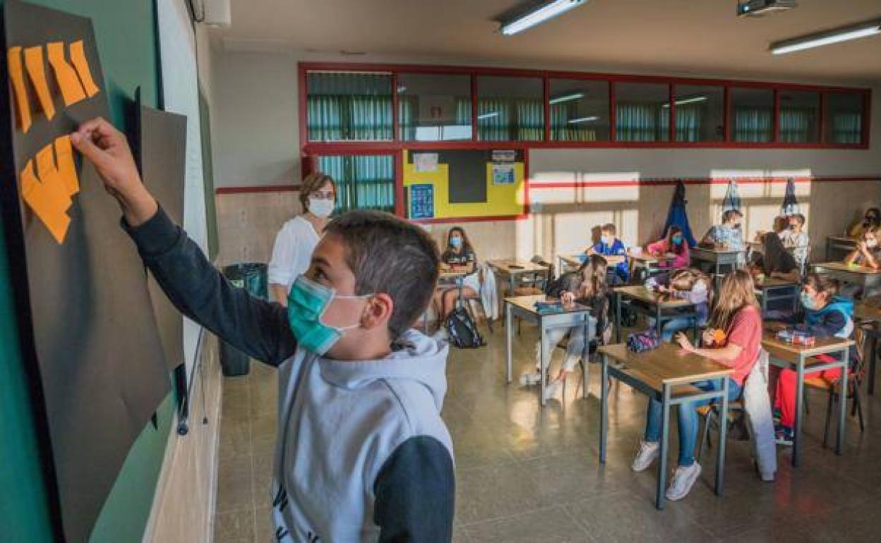 Critican que no todas las bajas se cubren en Educación