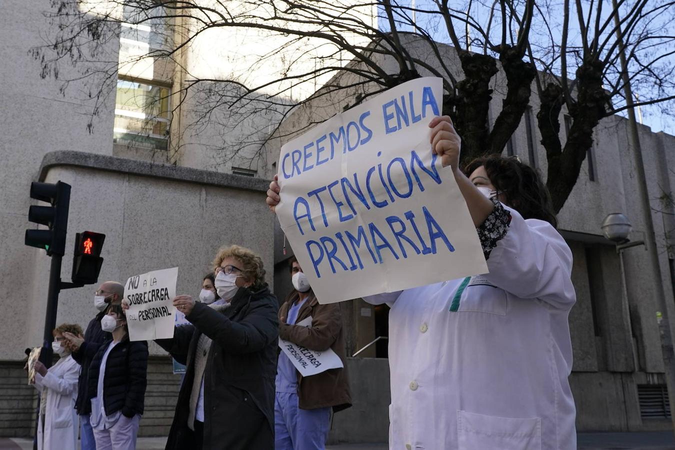 Fotos: Los sanitarios se manifiestan en Vitoria