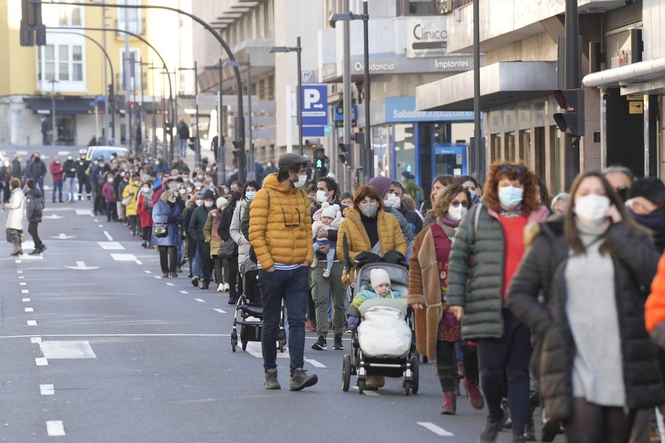 Fotos: Los sanitarios se manifiestan en Vitoria