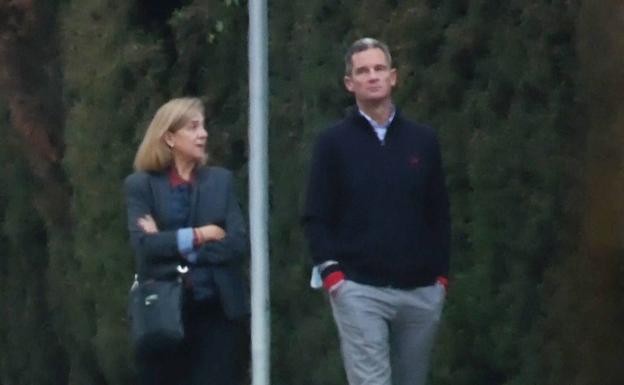 La Infanta Cristina e Iñaki Urdagarin, en Barcelona, en una imagen del pasado mes de octubre.