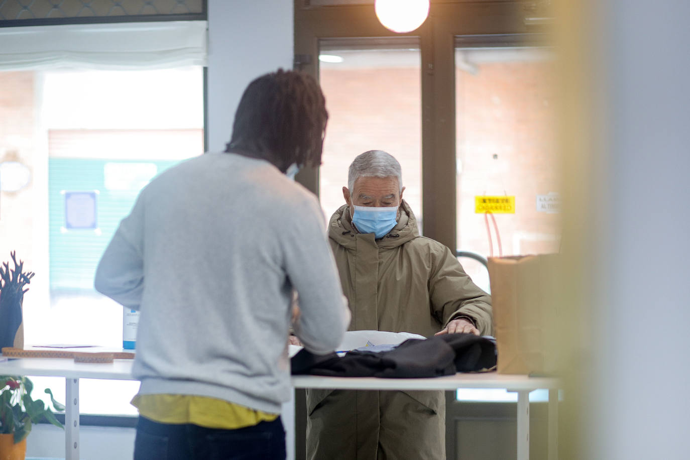 Fotos: El sueño de Saidou, el diseñador de moda que ha abierto una tienda-taller en Santutxu