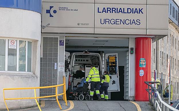El Pleno de Vitoria pide paralizar el «cierre» de las Urgencias de Santiago