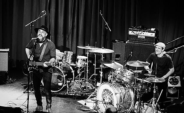 El dúo Umbilika, durante un concierto.