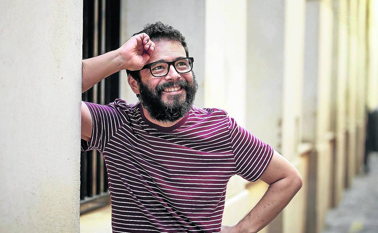 No al realismo. Luis Manuel Ruiz, fotografiado en Sevilla, su ciudad. 