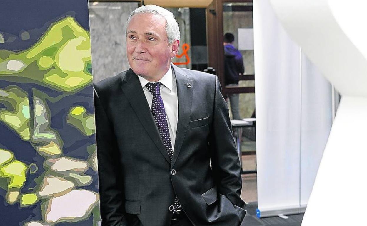 Iñigo Ucín, en las oficinas de la sede del Grupo Mondragon. 